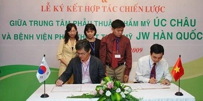 Cắt xương hàm chữa móm (hô) tại thẩm mỹ Úc Châu - 5 Năm 2009 Ths.Bs Nguyễn Hữu Nam ký kết hợp tác thẩm mỹ với bệnh viện thẩm