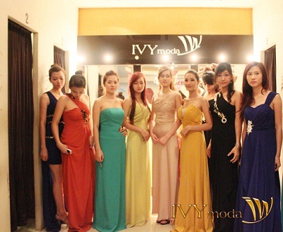 IVY Moda đồng hành cùng Hoa Hậu Việt Nam 2012 - 1 Các thí sinh dự thi HHVN 2012 nô nức đến thử đồ tại IVY Moda