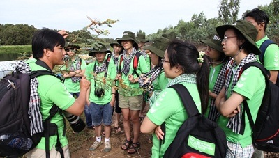 Đại sứ môi trường Bayer nghe hướng dẫn về hệ sinh thái