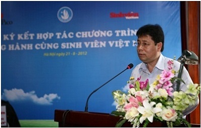 PICO hỗ trợ 75 tỷ đồng cho sinh viên Việt Nam - 2 Ông Lê Kinh Hùng - Phó tổng Giám đốc Công ty CP Pico phát biểu tại buổi lễ.