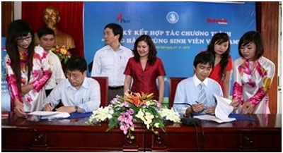 PICO hỗ trợ 75 tỷ đồng cho sinh viên Việt Nam - 4 Bà Nguyễn Thị Hà, Bí thư TW Ðoàn chứng kiến lễ ký kết