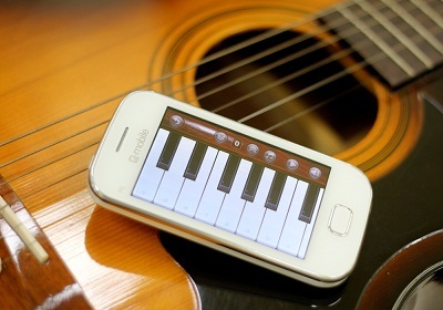 Q-mobile P6: Cơ hội trải nghiệm cảm ứng thay cho bàn phím cơ - 4 “Chiếc đàn Piano” Q-mobile P6