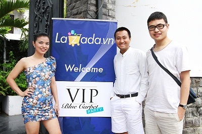 Chị Quế Anh và buổi trao giải Facebook Contest Blue Carpet