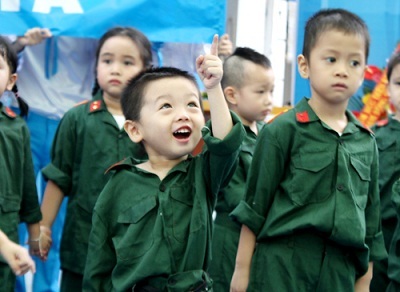 Nét hồn nhiên của học sinh mẫu giáo ngày khai trường.