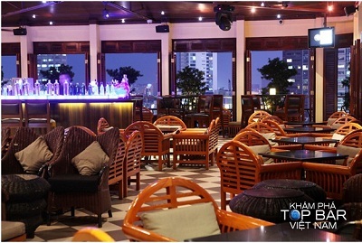 Khám Phá Top Bar ở Việt Nam - 5 Saigon Saigon Bar với không gian lộng gió