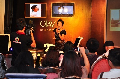 Mỹ Linh giao lưu với khán giả tham dự chương trình