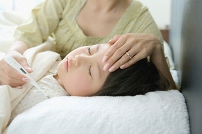 Trẻ cần được chăm sóc và cung cấp dinh dưỡng đầy đủ trong mùa bệnh (Hình minh họa)