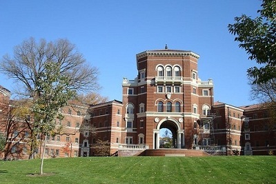 Chương trình học của INTO