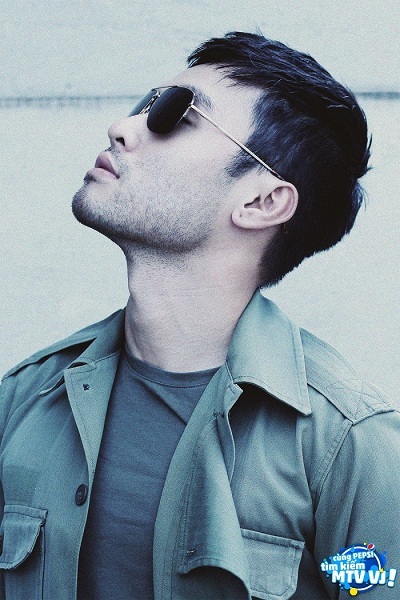 VJ Anh Vũ (trái) không gây ấn tượng với Dustin