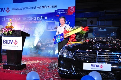 Xe Mercedes tiền tỷ cho khách hàng may mắn của BIDV