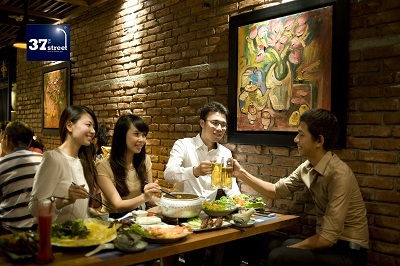 Phố ngon 37 - địa điểm lý tưởng thời bão giá - 3 Nộm ngó sen tôm thịt (85.000đ/đĩa) và lẩu riêu cua bắp bò (60.000đ/1 người)