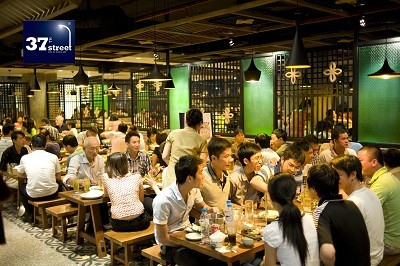 Phố ngon 37 - địa điểm lý tưởng thời bão giá - 5 Nộm ngó sen tôm thịt (85.000đ/đĩa) và lẩu riêu cua bắp bò (60.000đ/1 người)