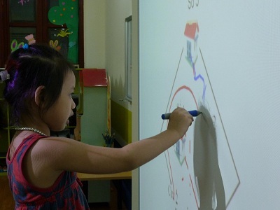 Giờ học toán rất vui với nhiều hoat động.