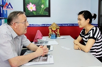 Tiếng Anh giao tiếp cấp tốc: Bí quyết để nói tiếng Anh lưu loát như người bản xứ - 1 Đàm thoại “Một thầy, một trò” với giáo viên bản ngữ