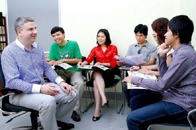 Tiếng Anh giao tiếp cấp tốc: Bí quyết để nói tiếng Anh lưu loát như người bản xứ - 2 Vận dụng tiếng Anh để trong các tình huống là điểm nhấn khi học tại AMA.