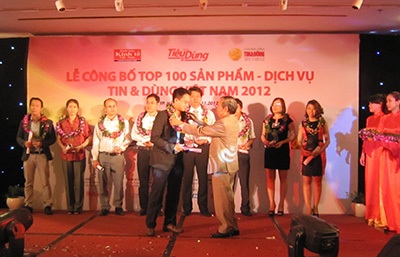 Dầu gội dược liệu Thái Dương – Nhận giải Top 100 sản phẩm Tin & Dùng năm 2012