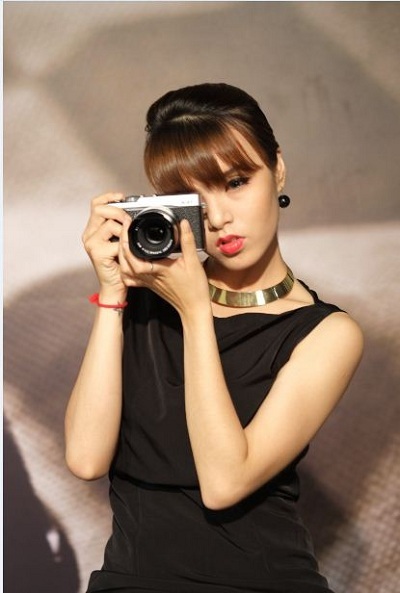 Fujifilm X ra mắt máy ảnh XF1 và X-E1 - 1 Fujifilm X ra mắt máy ảnh XF1 và X-E1