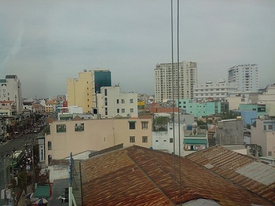 Clip trải nghiệm Q-Smart Miracle Pad - 3 Hình chụp cảnh rộng bên ngoài lúc trời sắp mưa