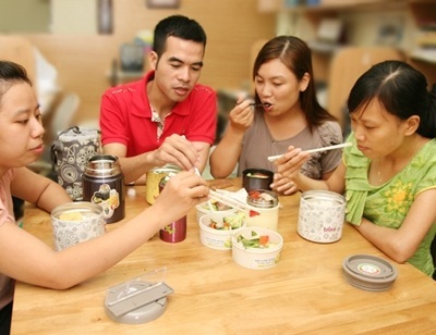 Đừng quên hộp đựng cơm