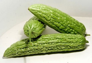 - Alicin từ bột tỏi có tác dụng kháng khuẩn, tăng cường khả năng của hệ thống miễn dịch.