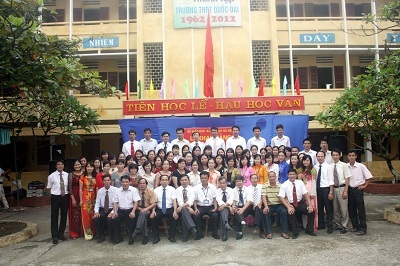 Từ mái trường này