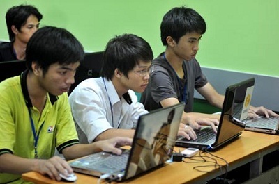 Học Aptech Việt Nam: Học để dẫn đầu công nghệ - 1 Sinh viên Aptech được đào tạo song song lý thuyết và thực hành