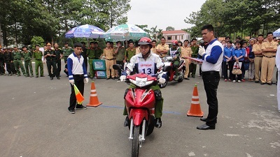 - Honda Việt Nam phối hợp tập huấn kỹ thuật lái xe phân khối lớn cho gần