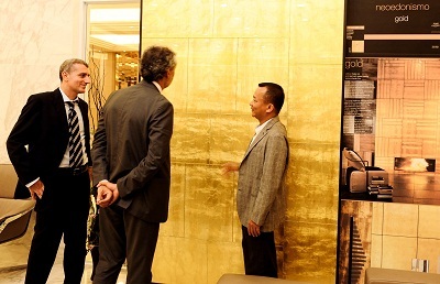 Ông Võ Mậu Quốc Triển đón tiếp Ngài Lorenzo Angeloni, 