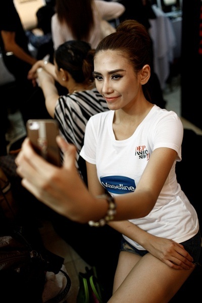 Những hình ảnh “độc” tại hậu trường Đẹp Fashion Show 11 - 1 Những hình ảnh “độc” tại hậu trường Đẹp Fashion Show 11