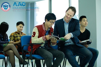 Tiếng Anh giao tiếp: Bằng cấp cao hay Nói giỏi - 1 Theo bà Lê Thị Vân Thơ, Tổng Giám đốc của Tập đoàn Giáo dục & Đào Tạo AAC (