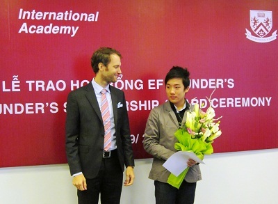 Hình ảnh lễ trao học bổng EF Founder’s 2012.