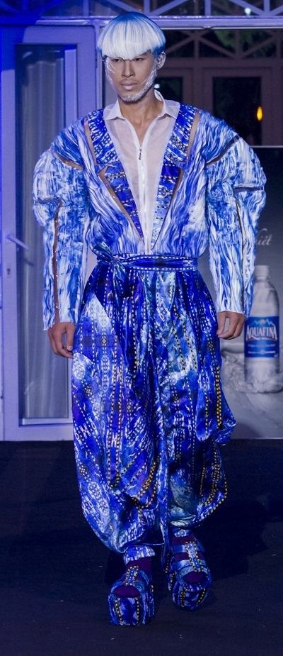 Giải Khuyến Khích trao cho Phan Anh Tuấn với “Underwater”.