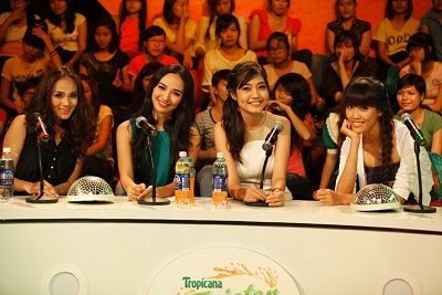 Và khá đông người mẫu.