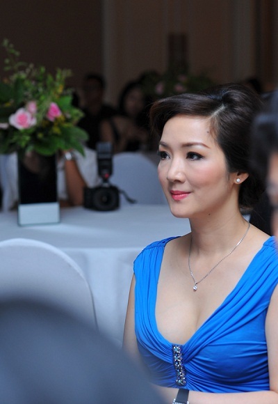 Hoa hậu Thùy Dung, một trong những vị giám khảo của cuộc thi, xuất hiện trẻ trung, xinh tươi.