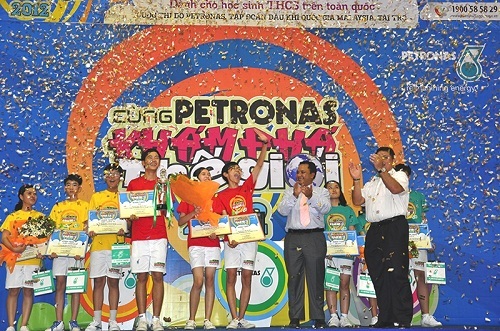 Chung kết toàn quốc “Cùng PETRONAS khám phá thế giới 2012” - 5 Phần thi Thứ Hai, Phần tranh tài trực tiếp: