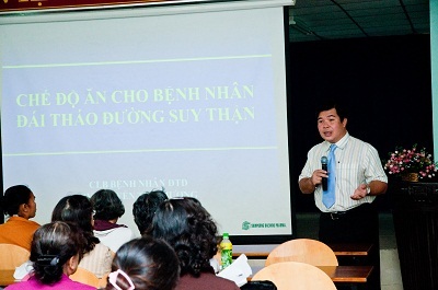 Đến với chương trình, bệnh nhân ĐTĐ sẽ được lấy máu để làm xét nghiệm HbA1c.