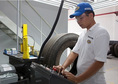 Lốp dán Bridgestone Bandag được kiểm tra chất lượng nghiêm ngặt ngay từ khâu đầu vào