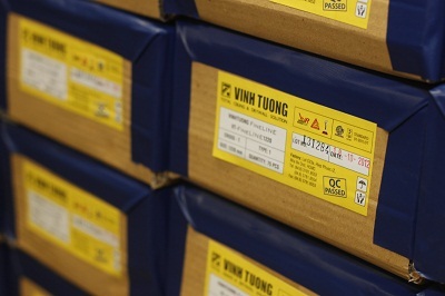 Mẫu sản phẩm nhái logo Vĩnh Tường bị phát hiện tại xưởng sản xuất Tân Vượng.