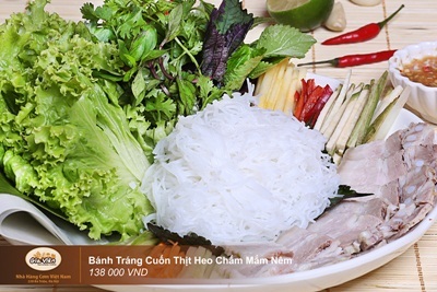 Khai trương nhà hàng Cơm Việt Nam - 228 Bà triệu - 4 Bánh tráng cuộn thịt heo chấm nêm