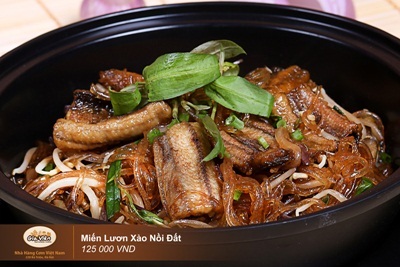 Khai trương nhà hàng Cơm Việt Nam - 228 Bà triệu - 8 Miến lươn xào nồi đất