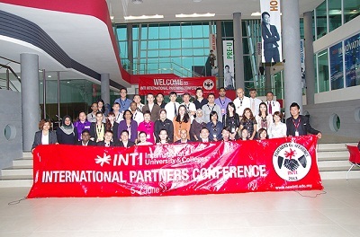 Công ty du học Hằng Lương độc quyền tại Việt Nam tham dự Hội nghị quốc tế 2013.