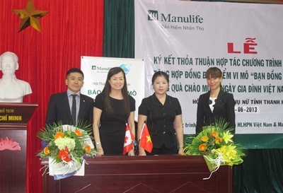 Manulife Việt Nam tặng 114 hợp đồng bảo hiểm vi mô cho phụ nữ nghèo - 1 Manulife Việt Nam tặng 114 hợp đồng bảo hiểm vi mô cho phụ nữ nghèo