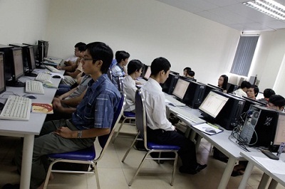 Cao đẳng nghề: Hướng đi vững chắc cho tương lai rộng mở - 2 Sinh viên được học với hệ thống cơ sở vật chất hiện đại.