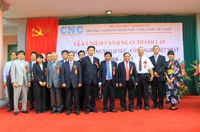 Trường Cao đẳng Ngoại ngữ - Công nghệ Việt Nhật tuyển sinh năm học 2013 - 2014 - 5 Chi tiết xin liên hệ: