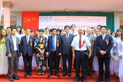 Trường Cao đẳng Ngoại ngữ - Công nghệ Việt Nhật tuyển sinh năm học 2013 - 2014 - 6 Chi tiết xin liên hệ: