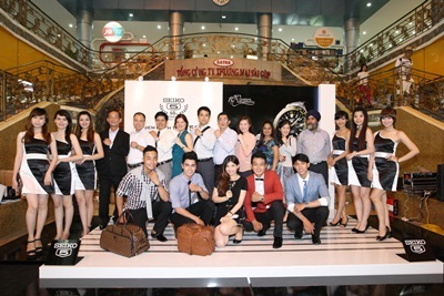 Thử tài lắp ghép logo Seiko 5 50 năm, một trong những thử thách thú vị dành cho khán giả.