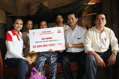 Qũy từ thiện Hành trình nhân ái tiếp tục đến Bình Định - 2 Phương Huỳnh