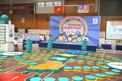 Chung kết toàn quốc “Cùng PETRONAS khám phá thế giới” 2013