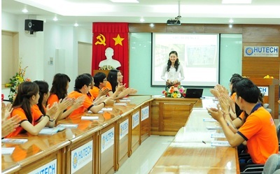Cơ hội vào đại học với nguyện vọng bổ sung - 2 Sinh viên HUTECH được phát triển toàn diện kỹ năng cá nhân.