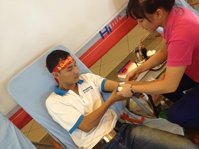 Một số thành viên tích cực đại diện Suachualaptop24h.com sẵn lòng hiến máu tại Giọt hồng tri ân